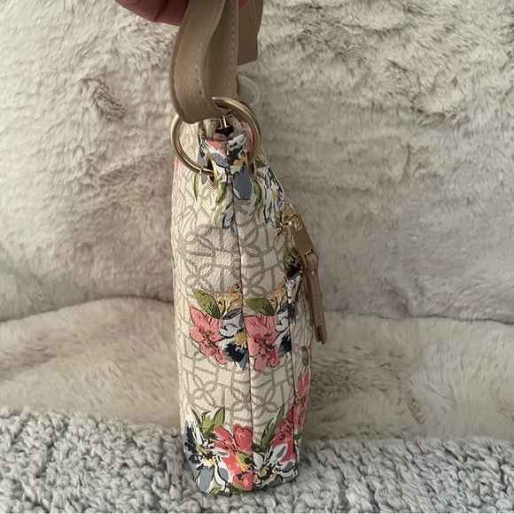 Time and Thru NWOT Brand New Adjustable Shoulder Bag - Picture 12 of 17